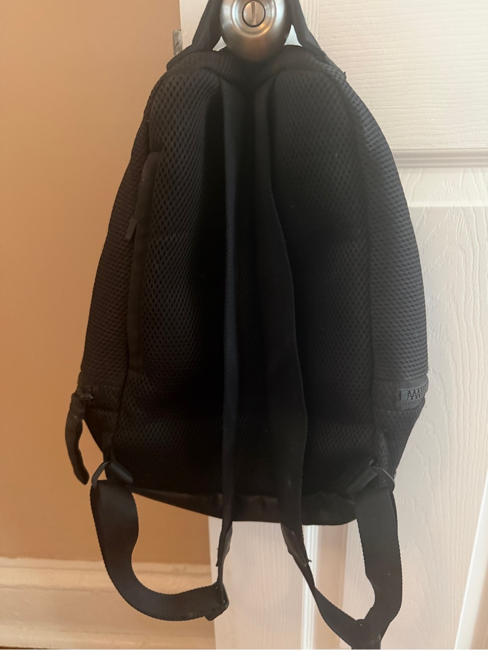 lululemon athletica Black Mesh Sling Backpack - Picture 2 of 4